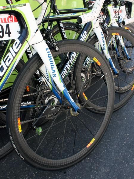 The rest of the Liquigas team was using Mavic's lighter Cosmic Carbone Ultimate for stage 3.