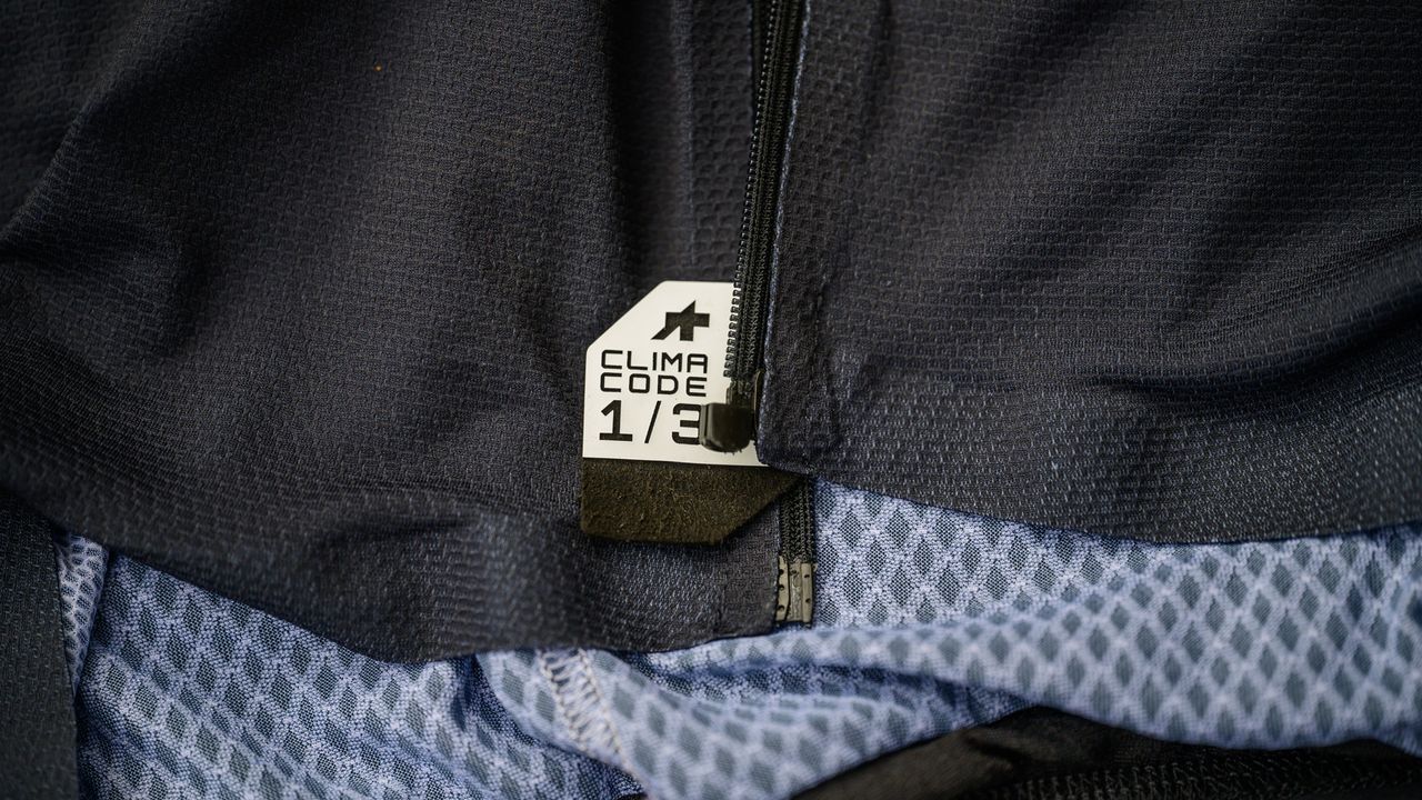 Assos Equipe RS Jersey S11 zipper protection