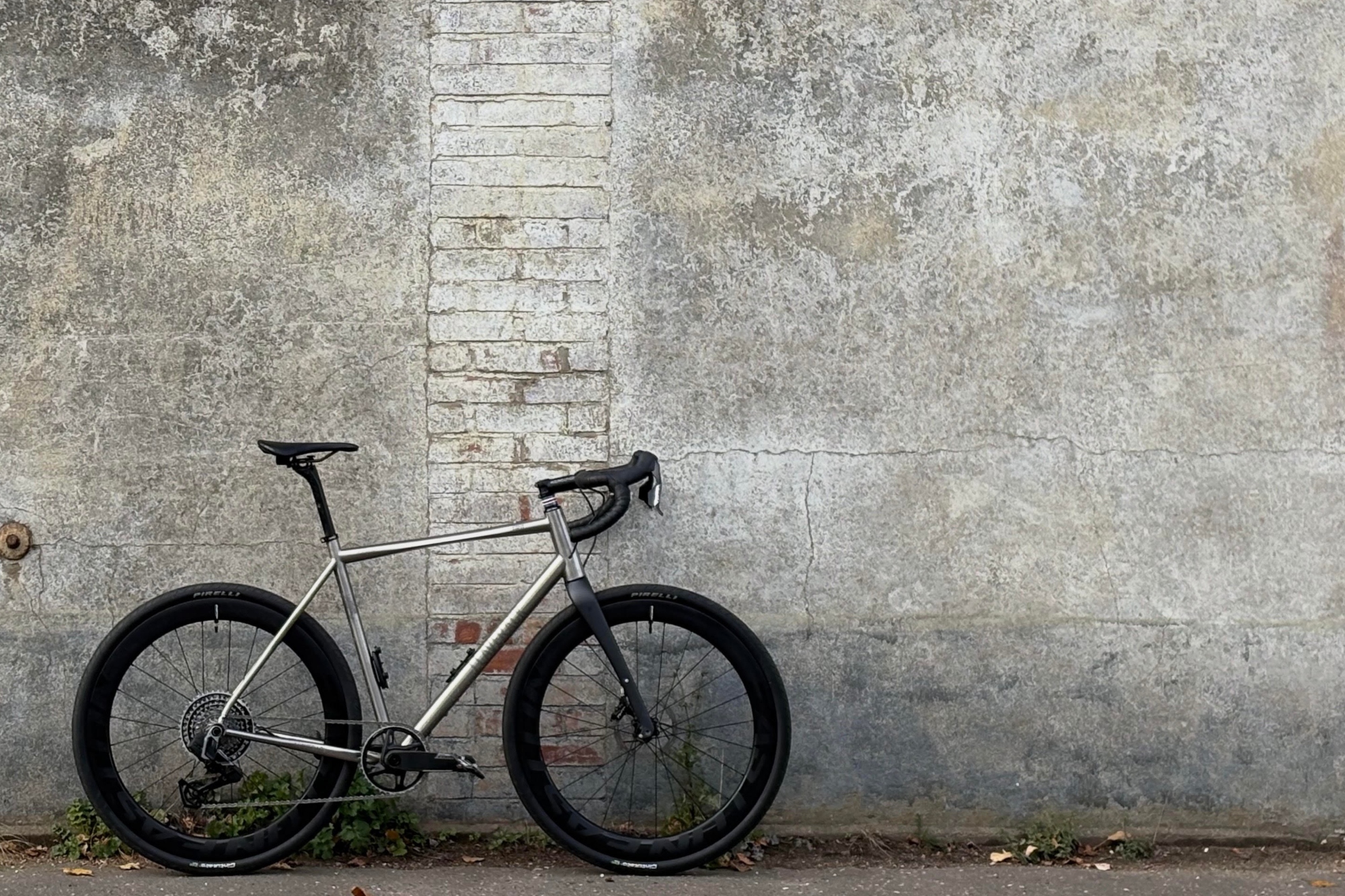 Richard Eniffer bike stands up agains a grey wall