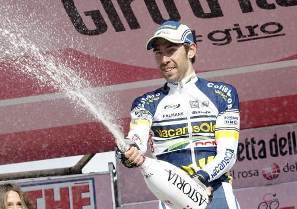 Thomas De Gendt (Vacansoleil - DCM) opens the champagne