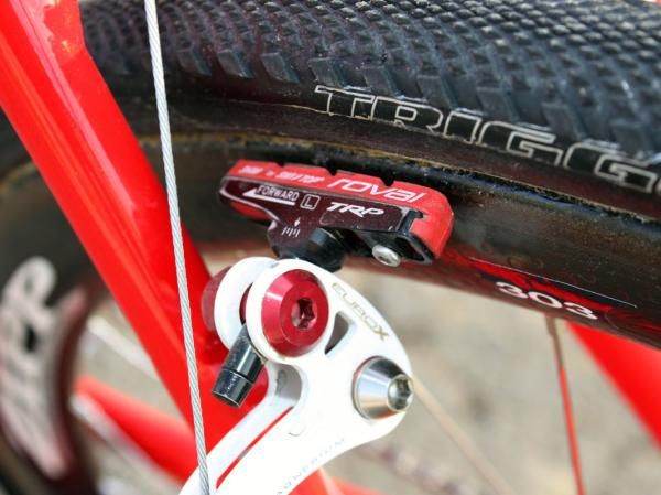 Todd Wells (Specialized) runs Specialized Roval carbon-specific pads made by SwissStop.
