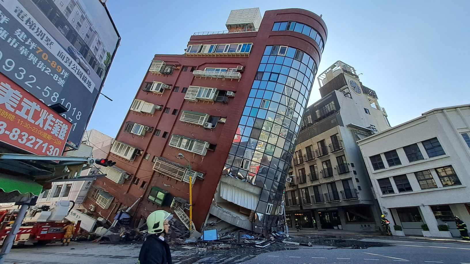 Fuerte terremoto en Taiwán deja 9 muertos y cientos de heridos