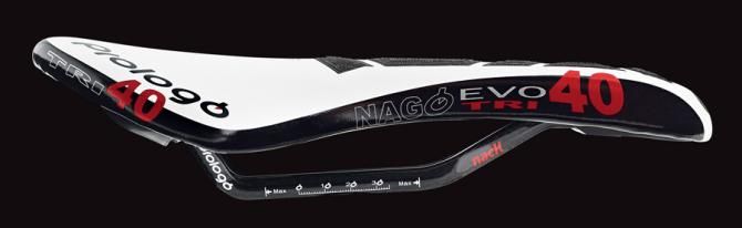 The popular semi-round shape of the Nago Evo has been re-imagined into more of a triathlon friendly design. The broad highly padded nose gets strips of the CPC material for added grip.