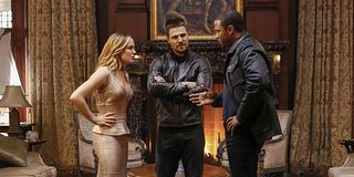 arrow 100th episode sara lance oliver queen john diggle