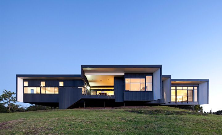 ﻿Bryden House was commissioned by an art-loving mountain village bookshop owner