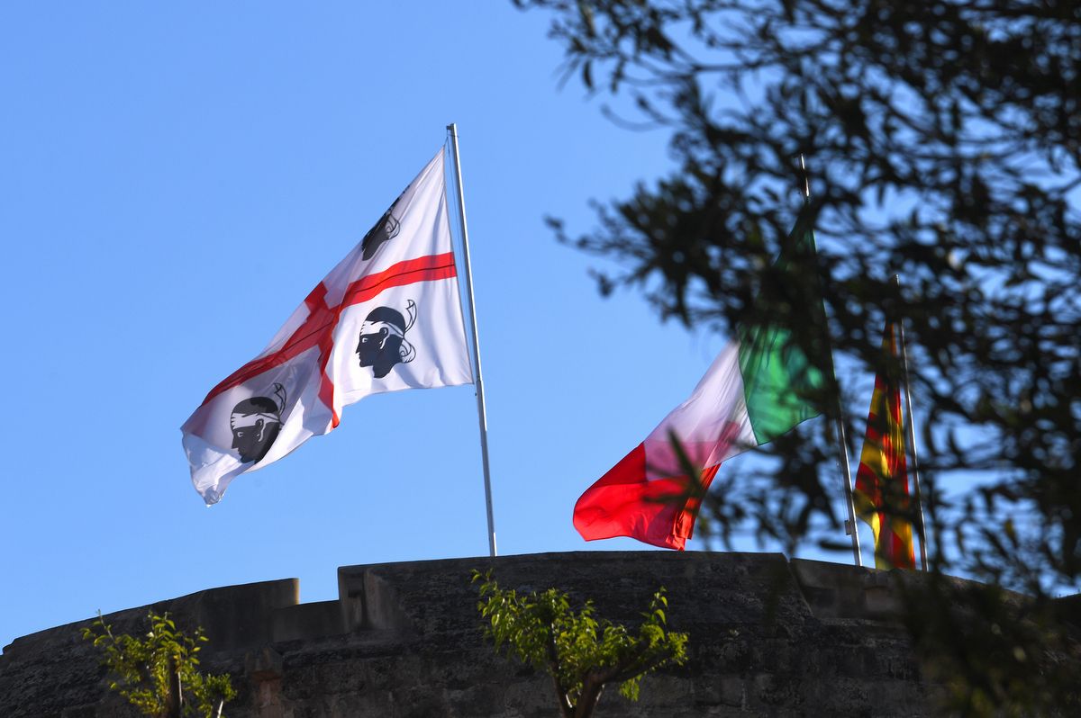 The Sardinian flag of the Moors, I quattro mori, flies high