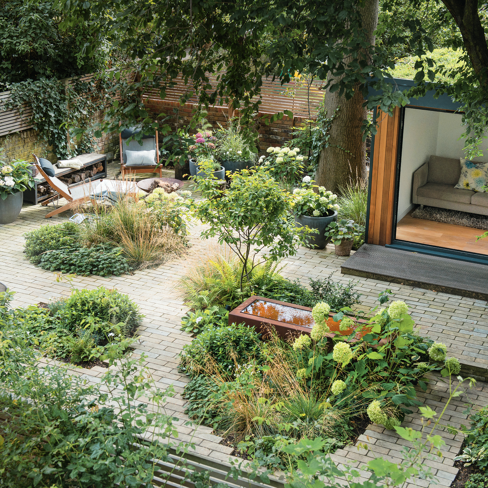 garden designed with privacy in mind