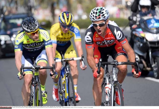 Francisco Mancebo and Pier Paolo di Negri have a discussion out in the break
