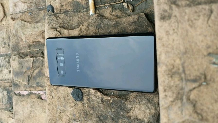The Galaxy Note 8 is expected to have a dual-lens camera. Credit: Weibo