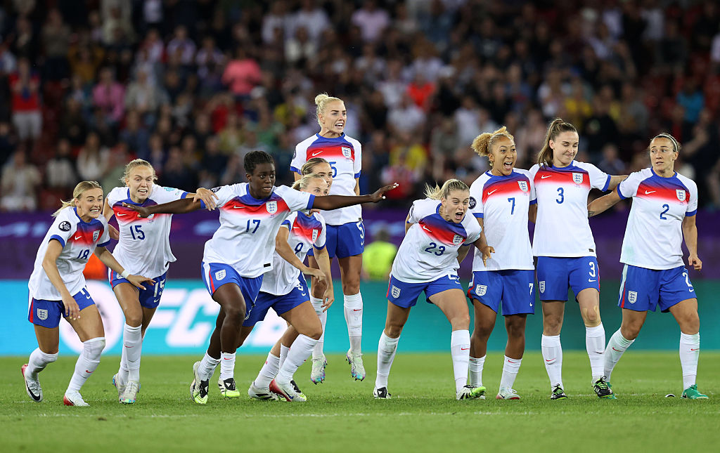 Players of England celebrate after Smilla Holmberg of Sweden (not pictured) misses the team's seventh penalty in the penalty shoot out which results in an England victory following the UEFA Women's EURO 2025 Quarter-Final match between Sweden and England at Stadion Letzigrund on July 17, 2025 in Zurich, Switzerland.