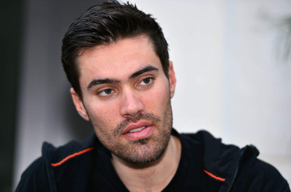 Tom Dumoulin speaking with the press at the Tour of Oman