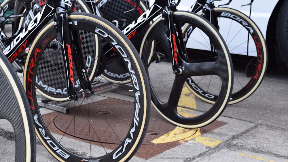 A mix of Campagnolo and de-stickered HED wheels for Lotto-Soudal