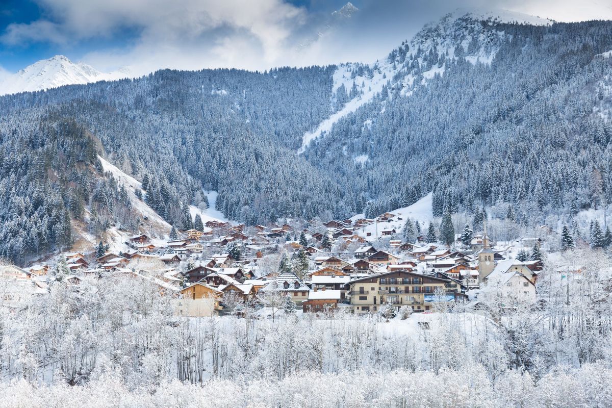 A U.K. man infected with the new coronavirus, 2019-nCov, likely spread the virus to 11 others while staying at the French Alpine ski resort of Le Contamines-Montjoie.