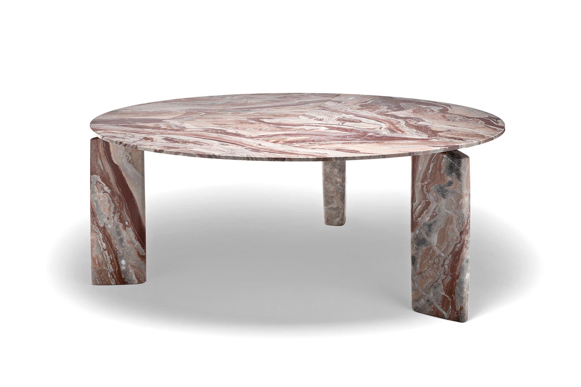 Garden dining table by Exteta