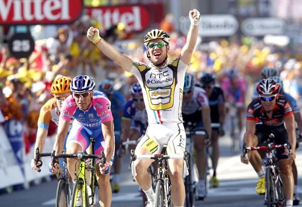 Mark Cavendish (HTC-Columbia) takes stage 11 to Bourg-les-Valence
