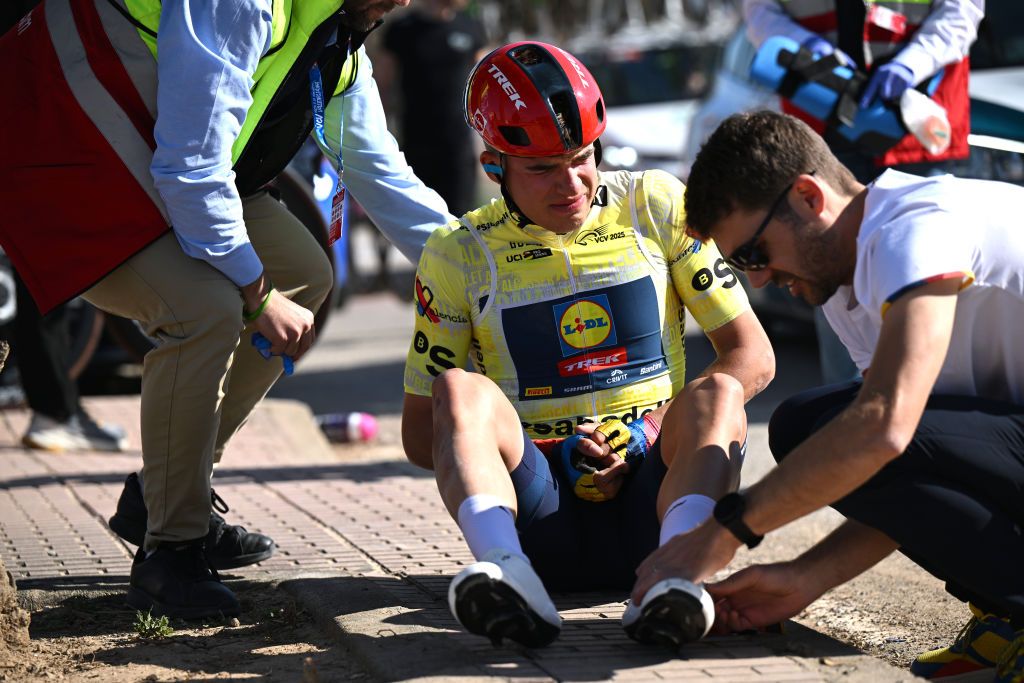 ALPUENTE SPAIN FEBRUARY 07 Mathias Vacek of Czech Republic and Team Lidl Trek Yellow Leader Jersey injured after being involved in a crash during the 76th Volta a la Comunitat Valenciana 2025 Stage 3 a 1803km stage from Algemesi to Alpuente 958m on February 07 2025 in Alpuente Spain Photo by Szymon GruchalskiGetty Images