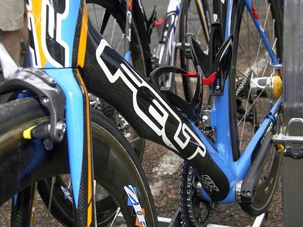 The down tube shaping is very similar to that of Felt's time trial/triathlon-specific DA.