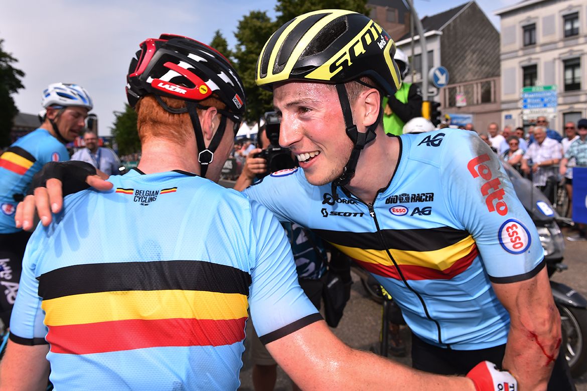 Jens Keukeleire celebrates his Baloise Belgium Tour with teammates.