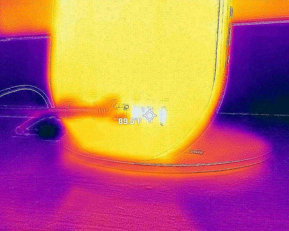 Images taken with a thermal camera focusing on the Lenovo Yoga AIO 27"'s back ports.