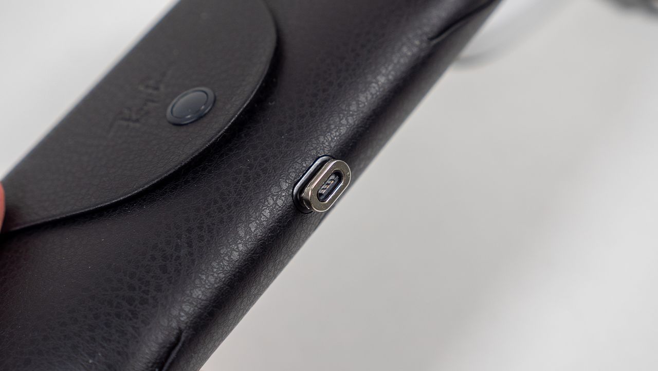 The AMVR Ray-Ban Meta charging dock