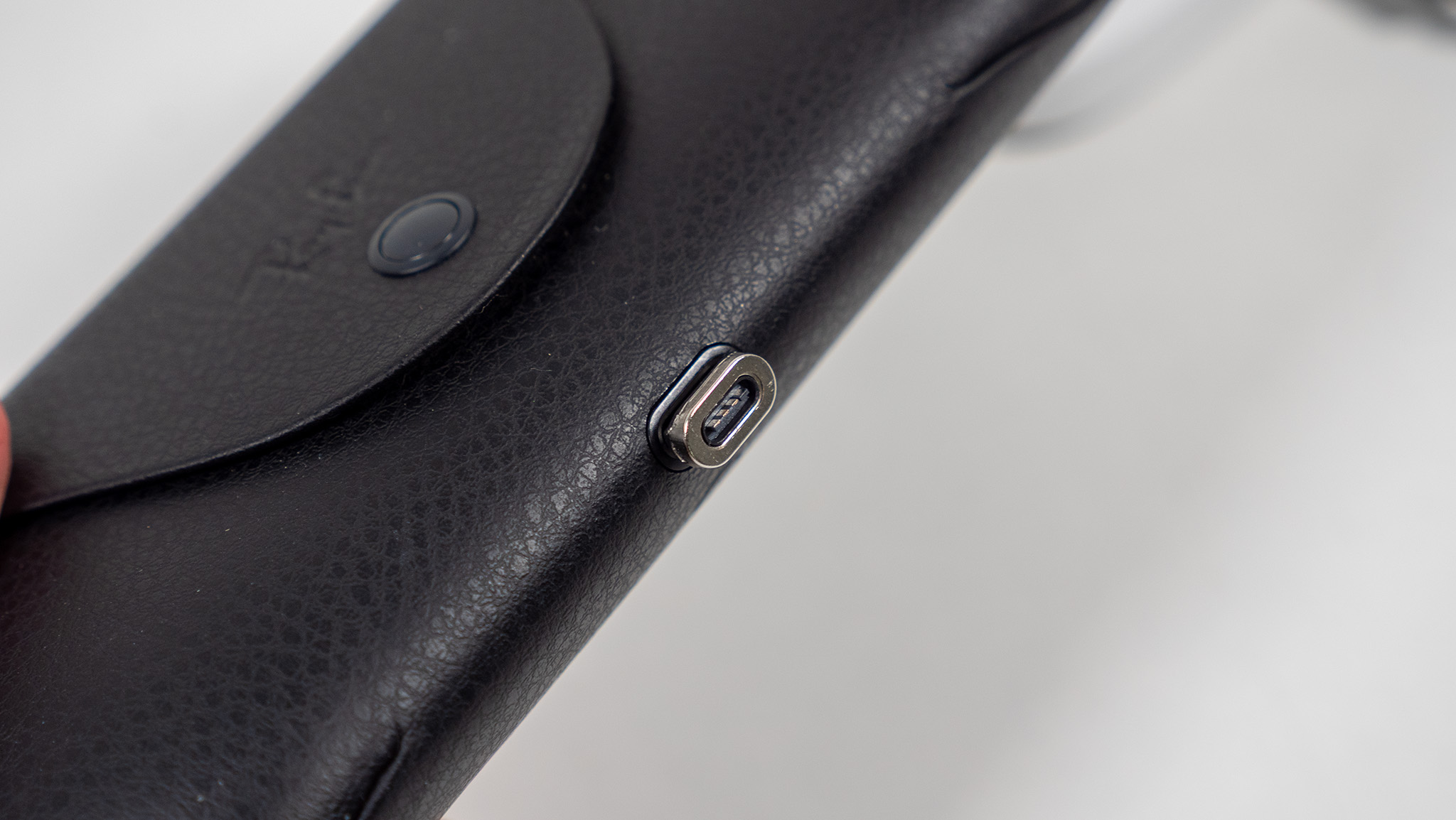 The AMVR Ray-Ban Meta charging dock