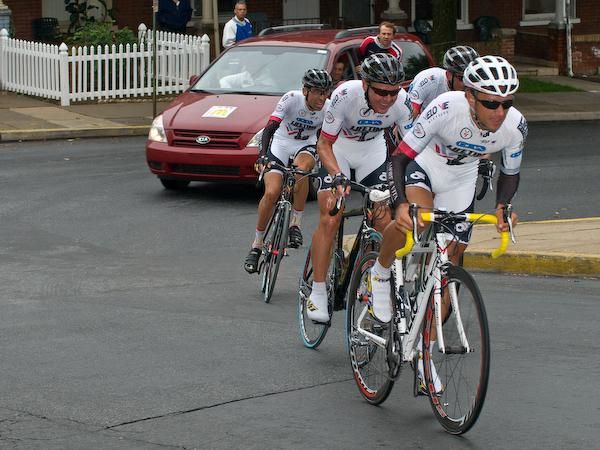 Rounding the second to last corner, team Amore &amp; Vita is on their way to victory.