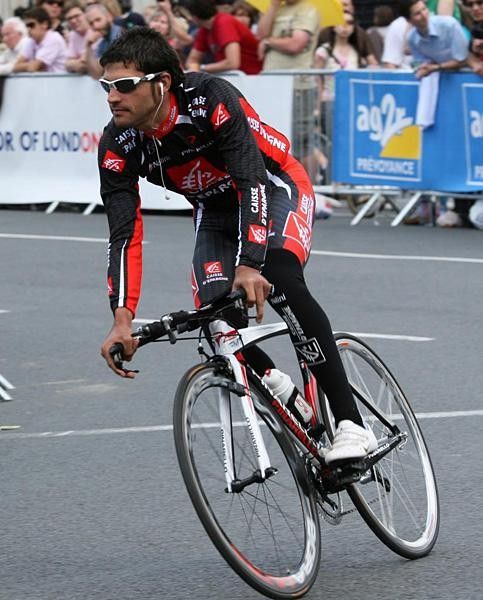 Oscar Pererio checks out the route