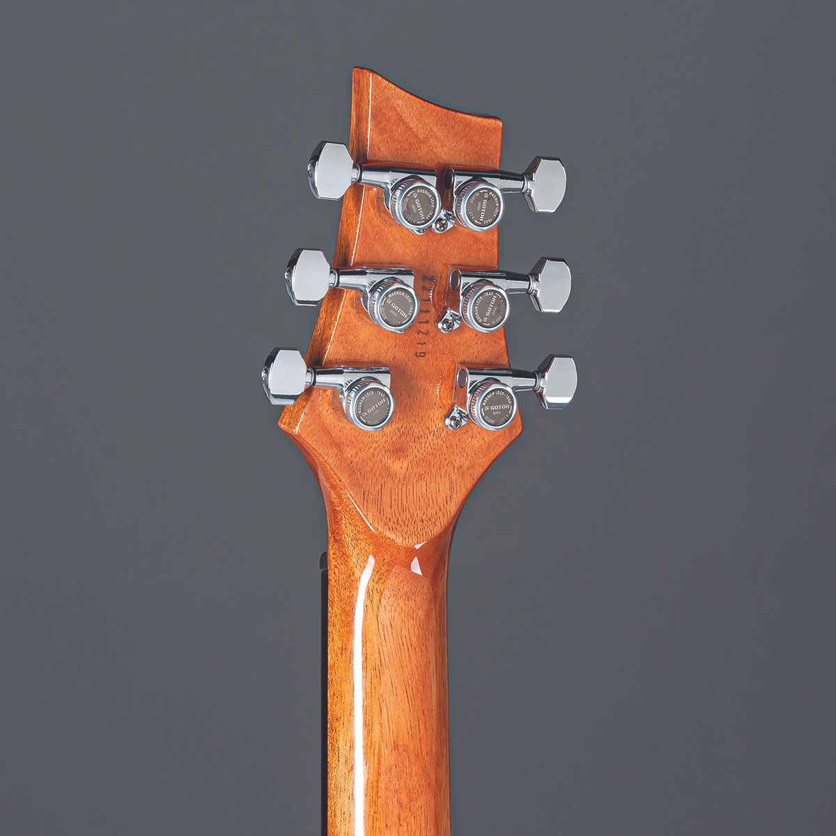 A detail photo of a Fame Forum IV Modern 20th Anniversary in Burl Stonewashed Blue