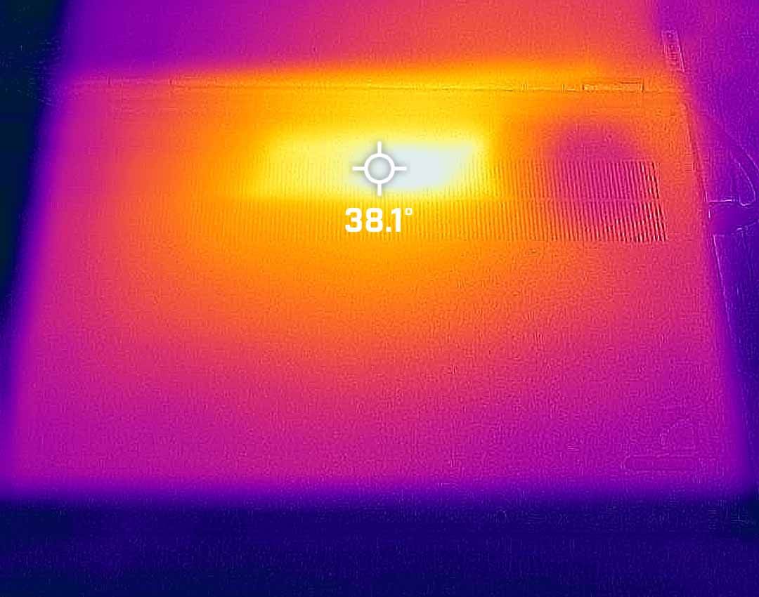Lenovo Yoga 7i 16 (Gen 7) surface heat