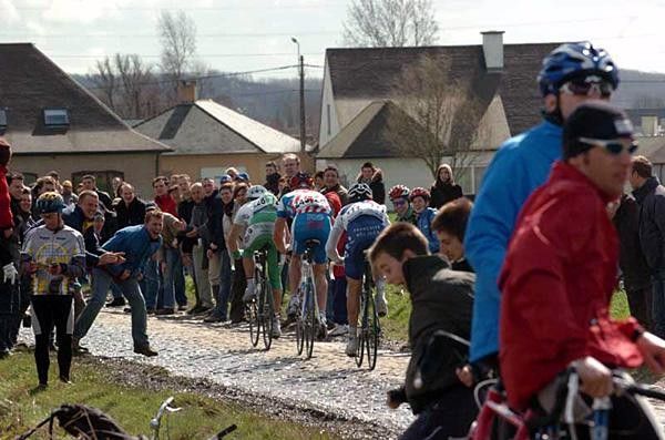 Boucher, Reinerink and Auger on the cobbles at Doorn