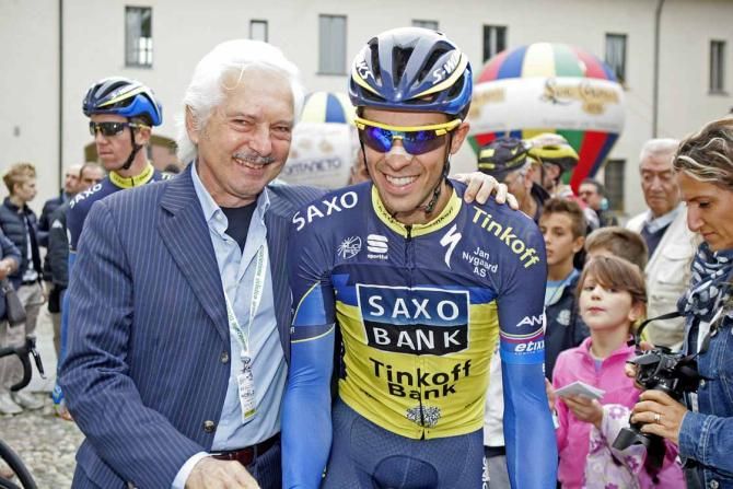 Gianni Savio shares a word with Alberto Contador (Saxo-Tinkoff) ahead of Milano-Torino.