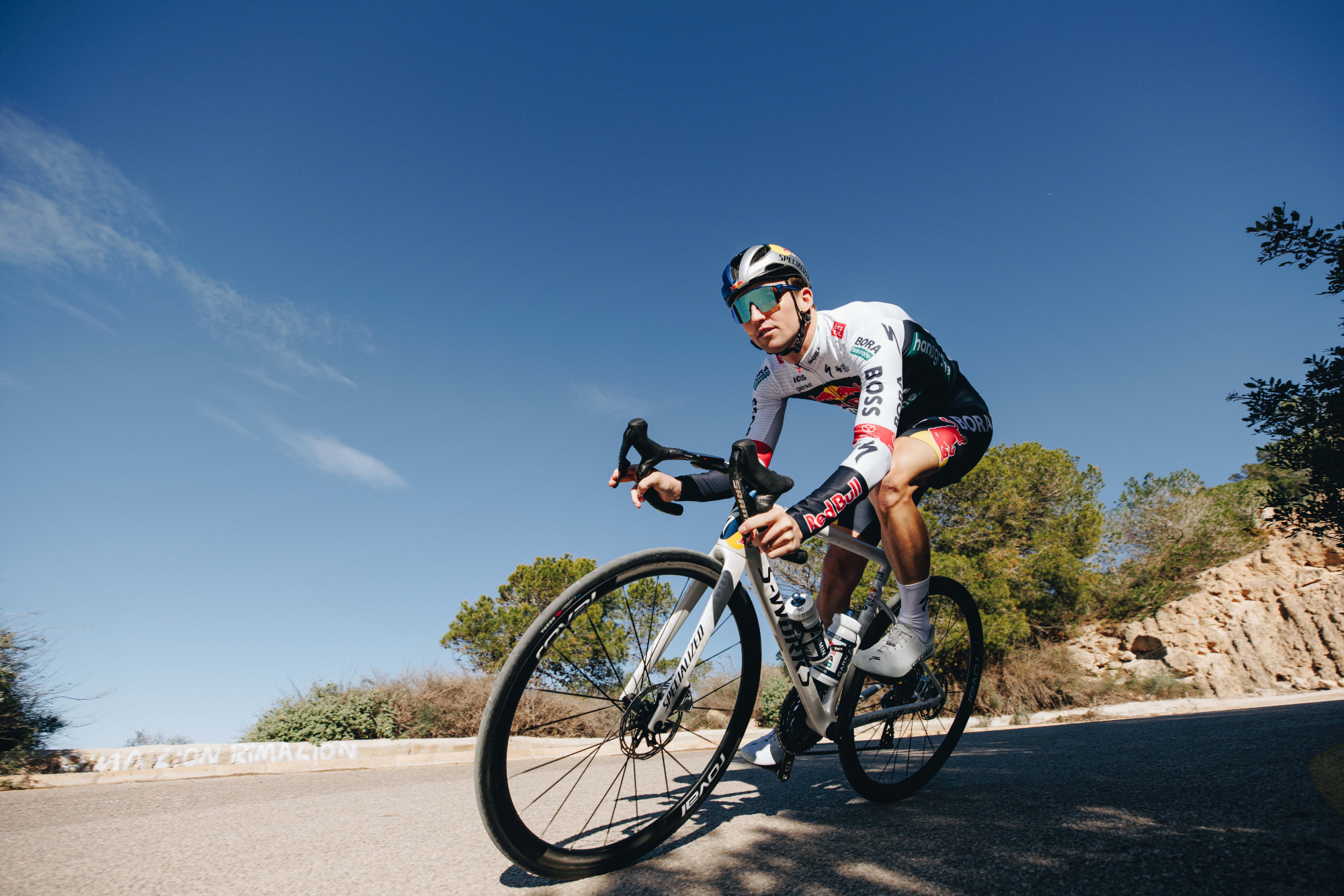 Roval Alpinist CLX III wheels and Alpinist cockpit in use by rider