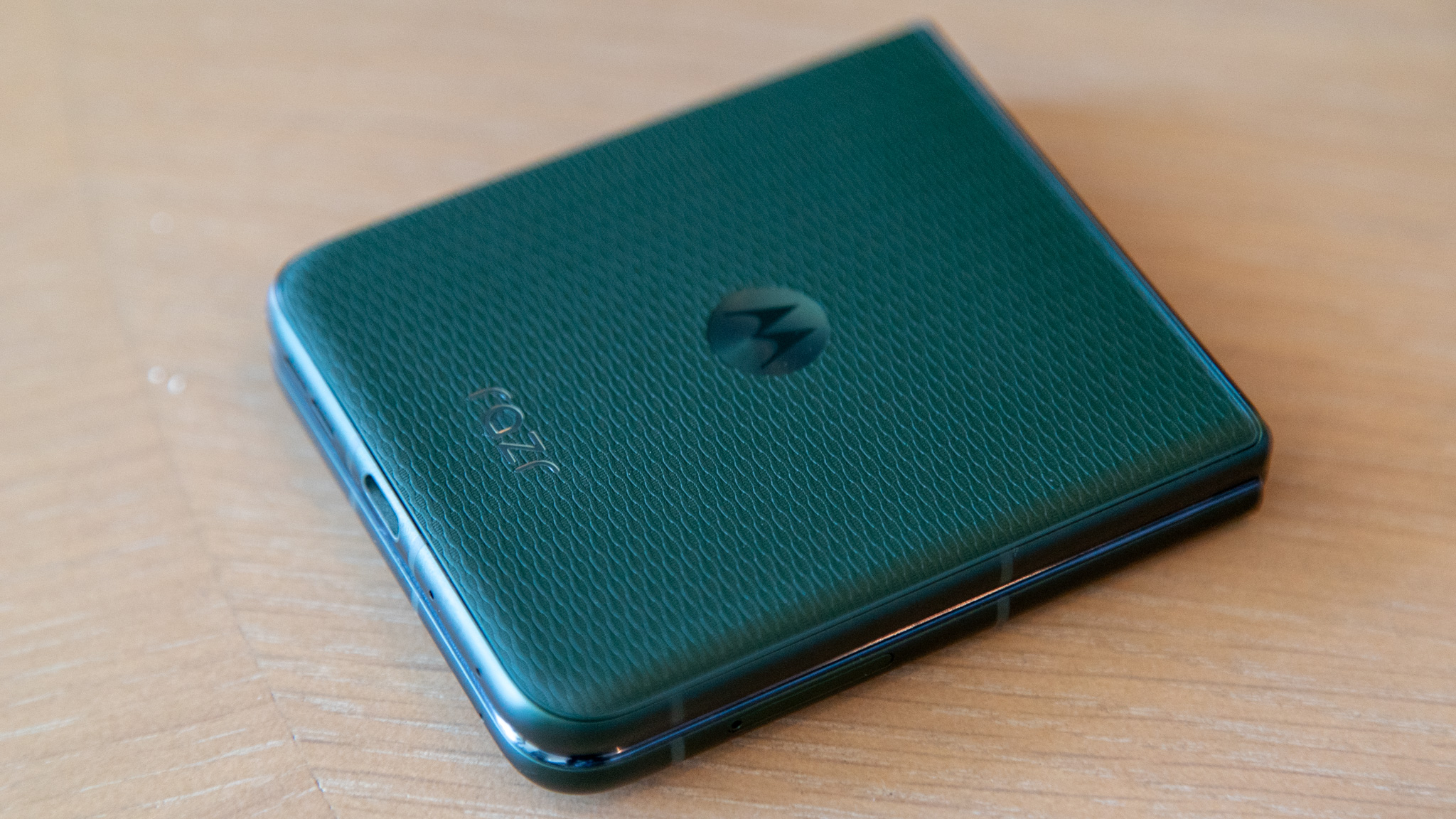 Motorola Razr Plus 2026 material