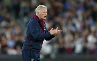 David Moyes, Manager of West Ham United gives their team instructions during the UEFA Europa Conference League group B match between West Ham United and FCSB at London Stadium on September 08, 2022 in London, England.