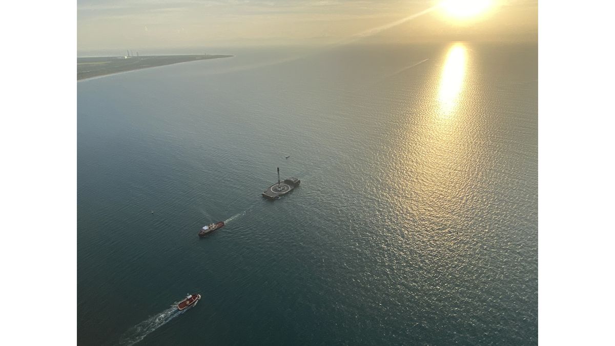 SpaceX's drone ship "A Shortfall of Gravitas" returns to port on Aug. 31, 2021, after its first successful Falcon 9 rocket landing.