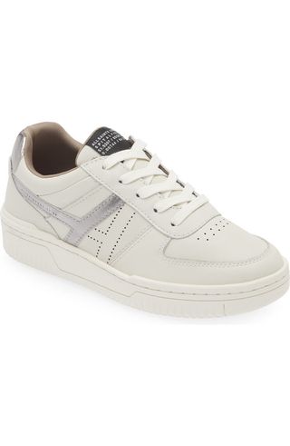 Vix Low Top Sneaker