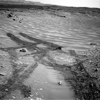 Curiosity Rover Backs out of Mars' Sandy 'Hidden Valley'