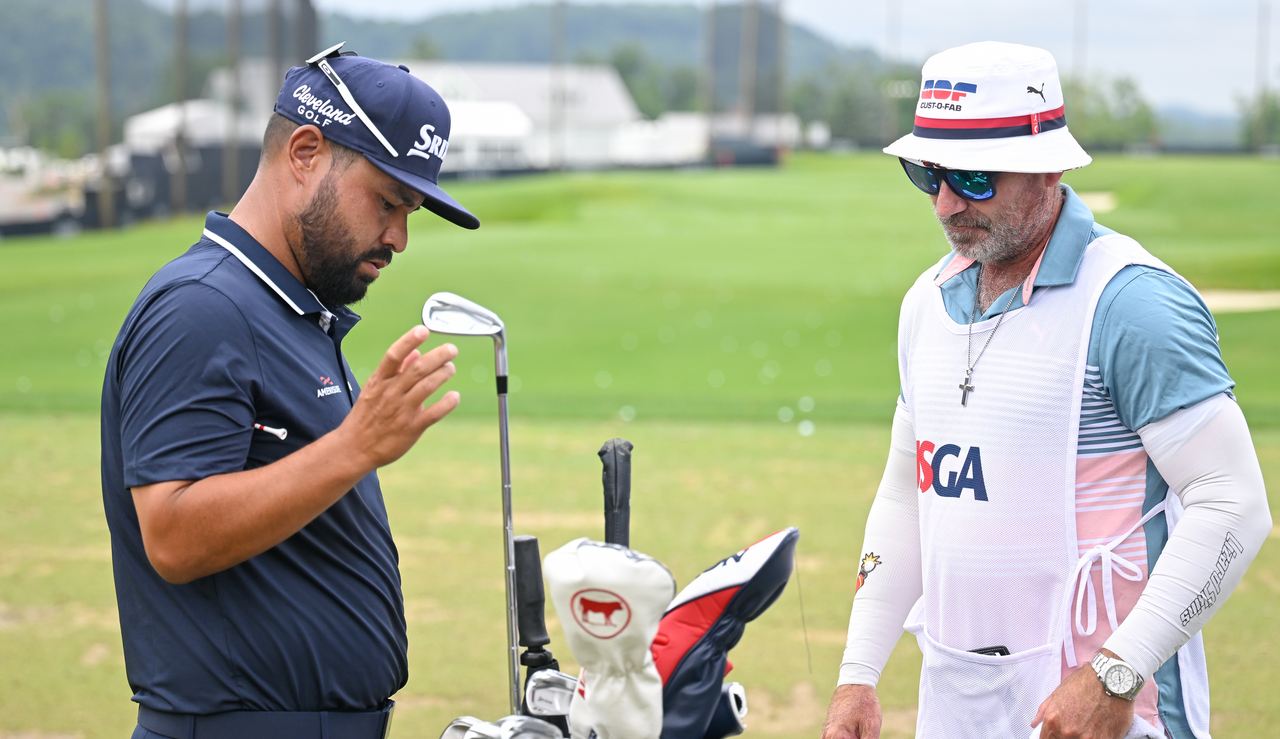 JJ Spaun and his caddie go through the golf bag during the US Open