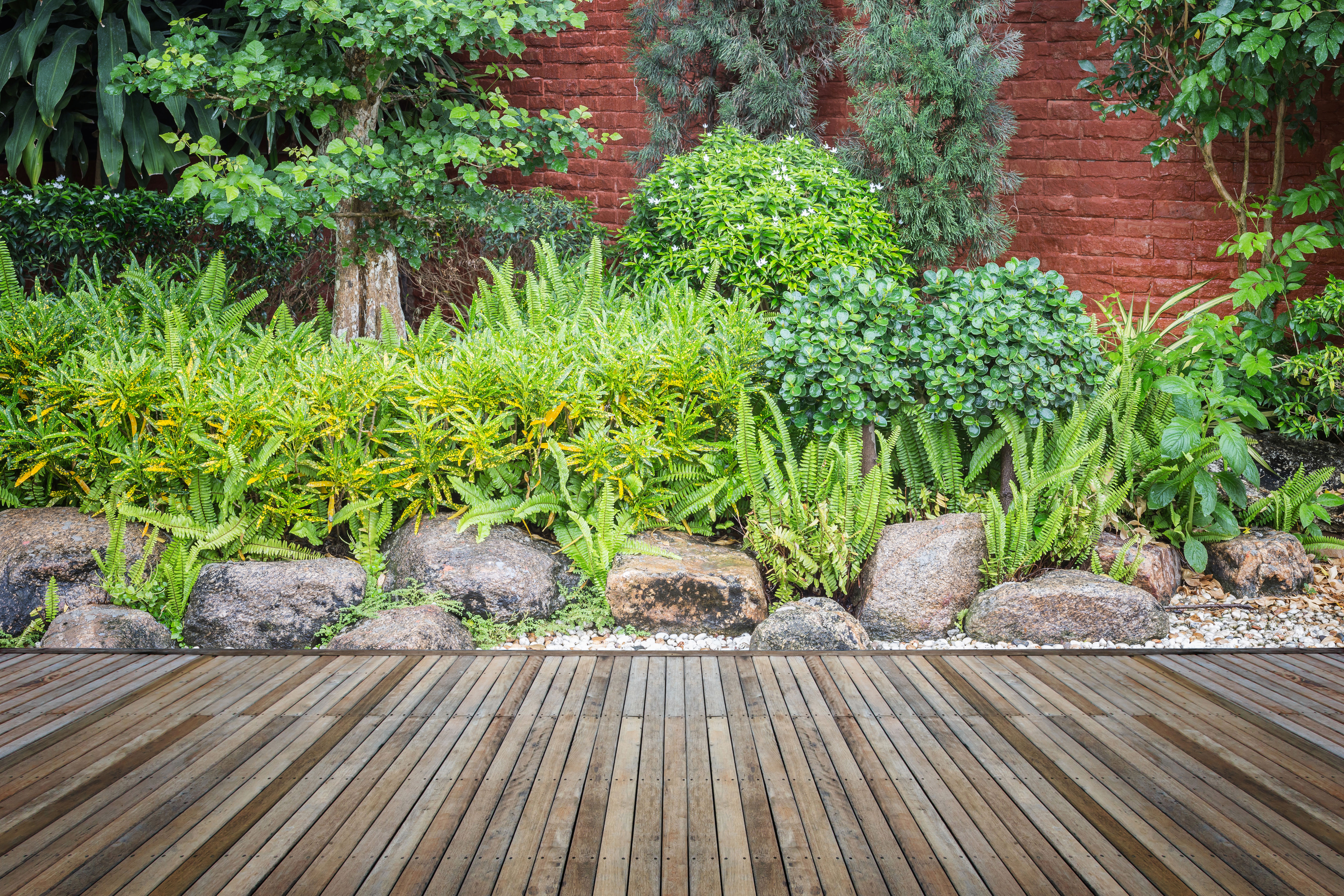 garden border with decking