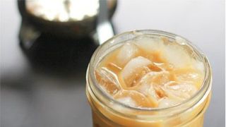 Drink, Ingredient, Peach, Recipe, Cocktail, Ice cube, Coffee milk, Drinking straw, Non-alcoholic beverage, Vietnamese iced coffee,
