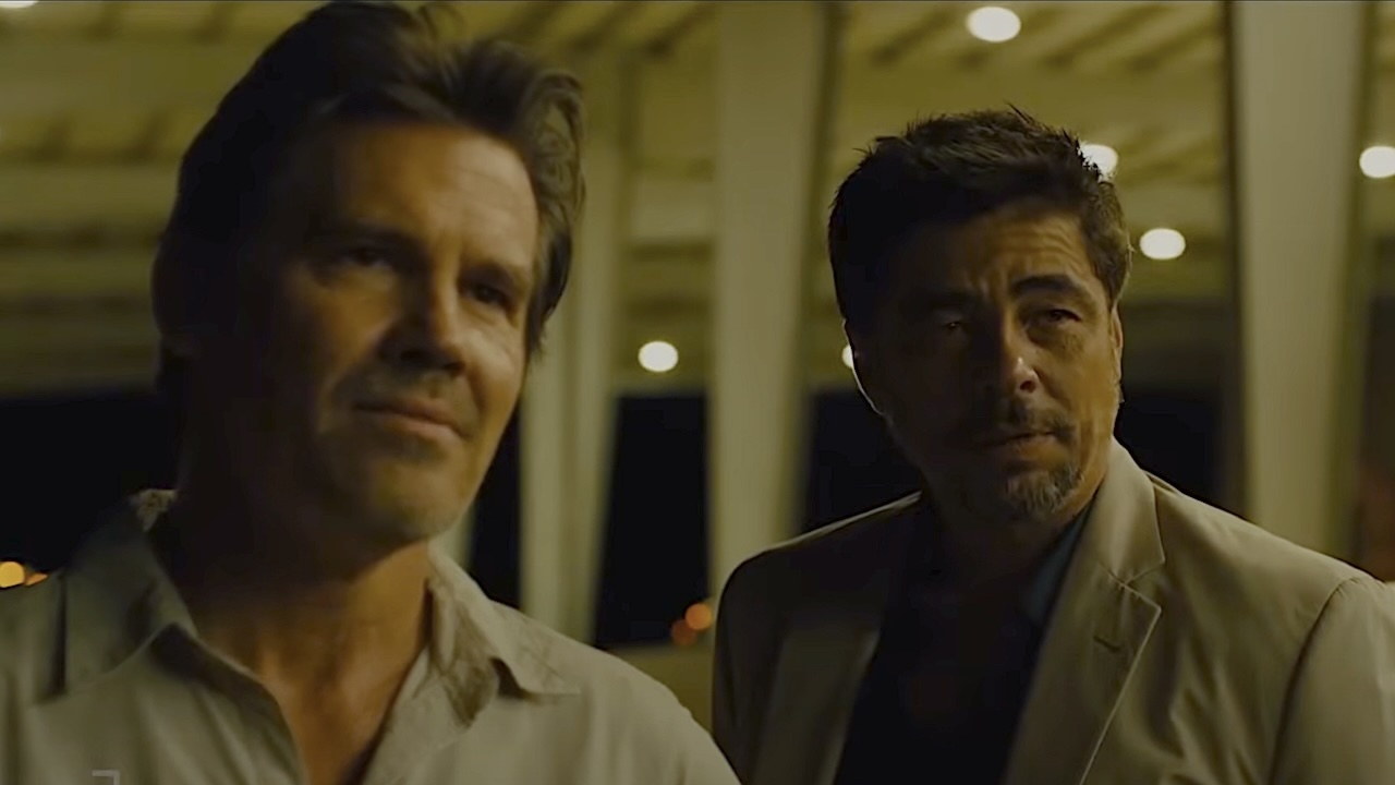 Josh Brolin and Benicio Del Toro looking smug in Sicario (2015).