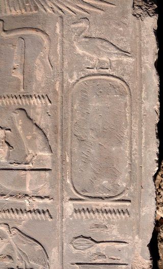 Dopo la morte della regina Hatshepsut#39;s morte, le menzioni di lei sono state cancellate, come mostrato qui.