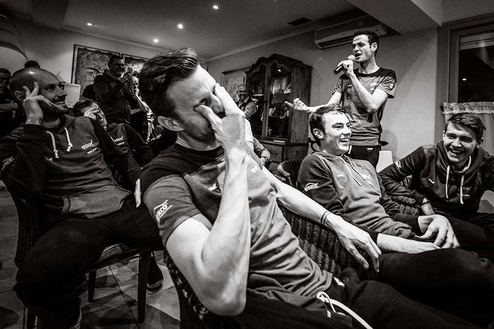 Nikolas Maes serenades his teammates