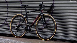 The new Unisex Tarmac replaces the Amira at Expert and S-Works level