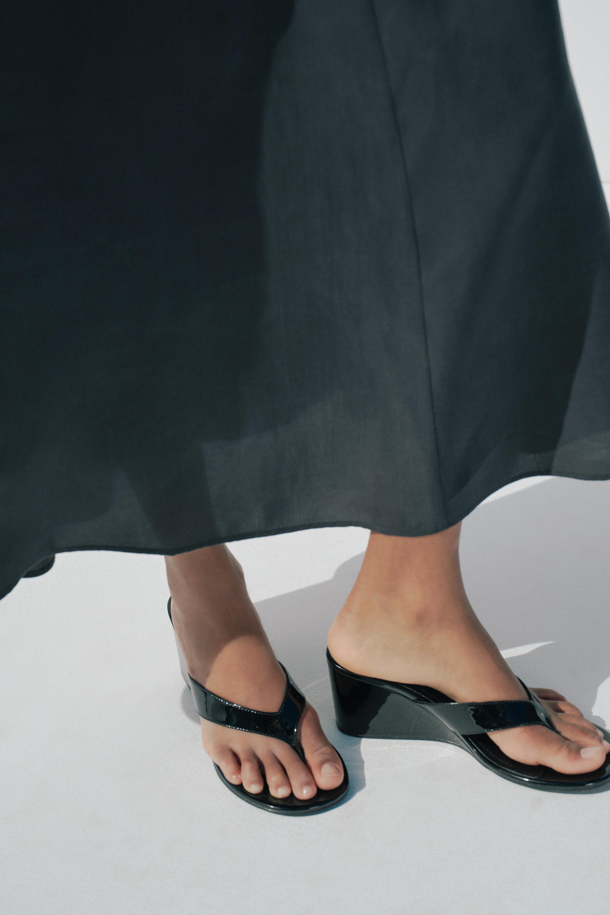 Patented effect wedge sandals