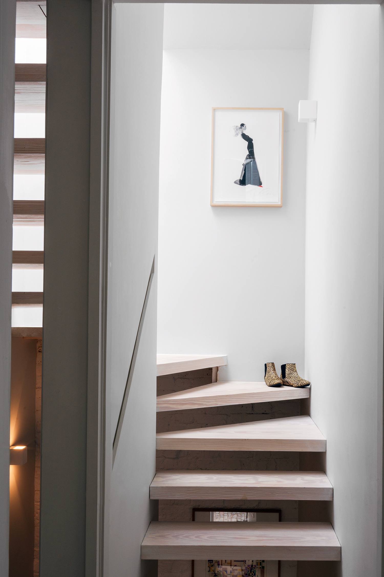 staircase ideas with floating treads