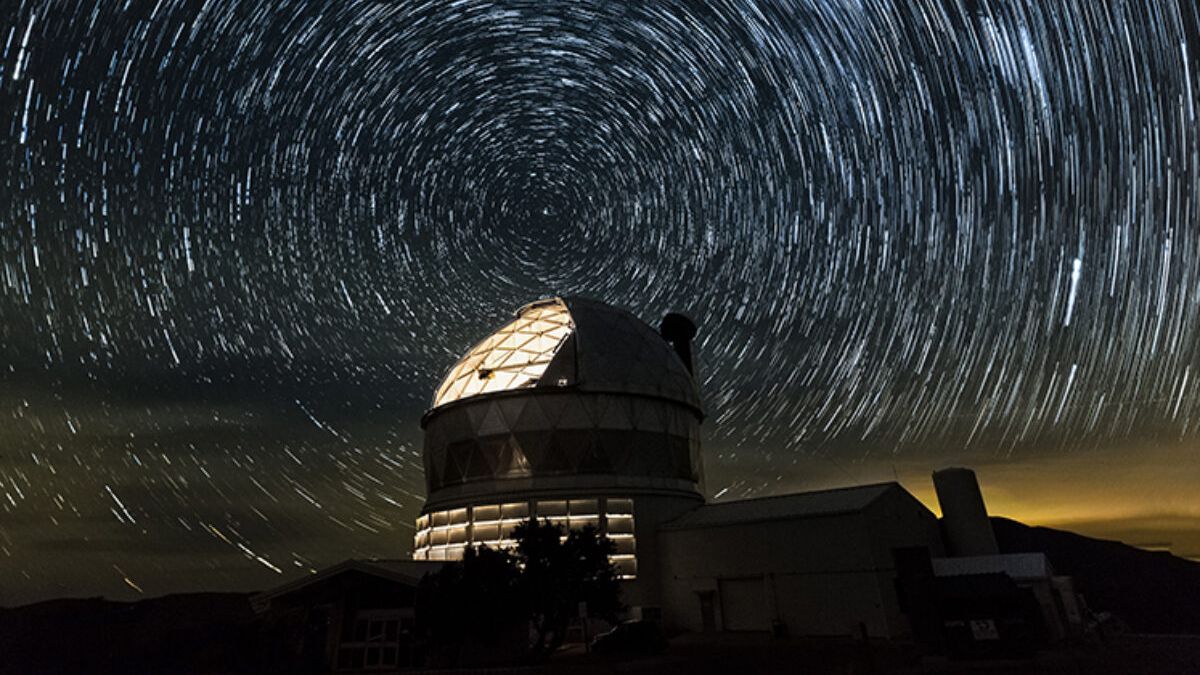 Amateur astronomers 'swipe right' to hunt dark energy and ID nearly a quarter mi..