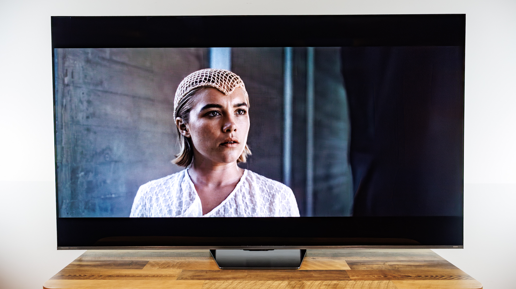 A Hisense 75UR8SG RGB MiniLED TV on a desk