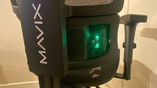 Mavix M7's Elemax massage and heating backrest
