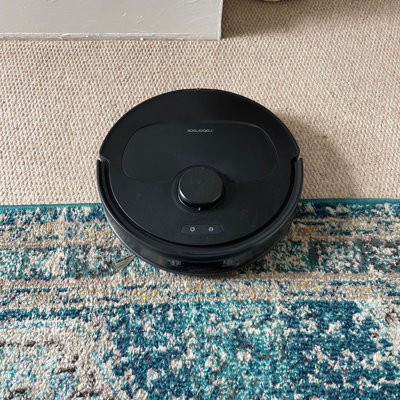 Roborock QV 35S Robot Vacuum With Mop on wool carpet and a blue rug
